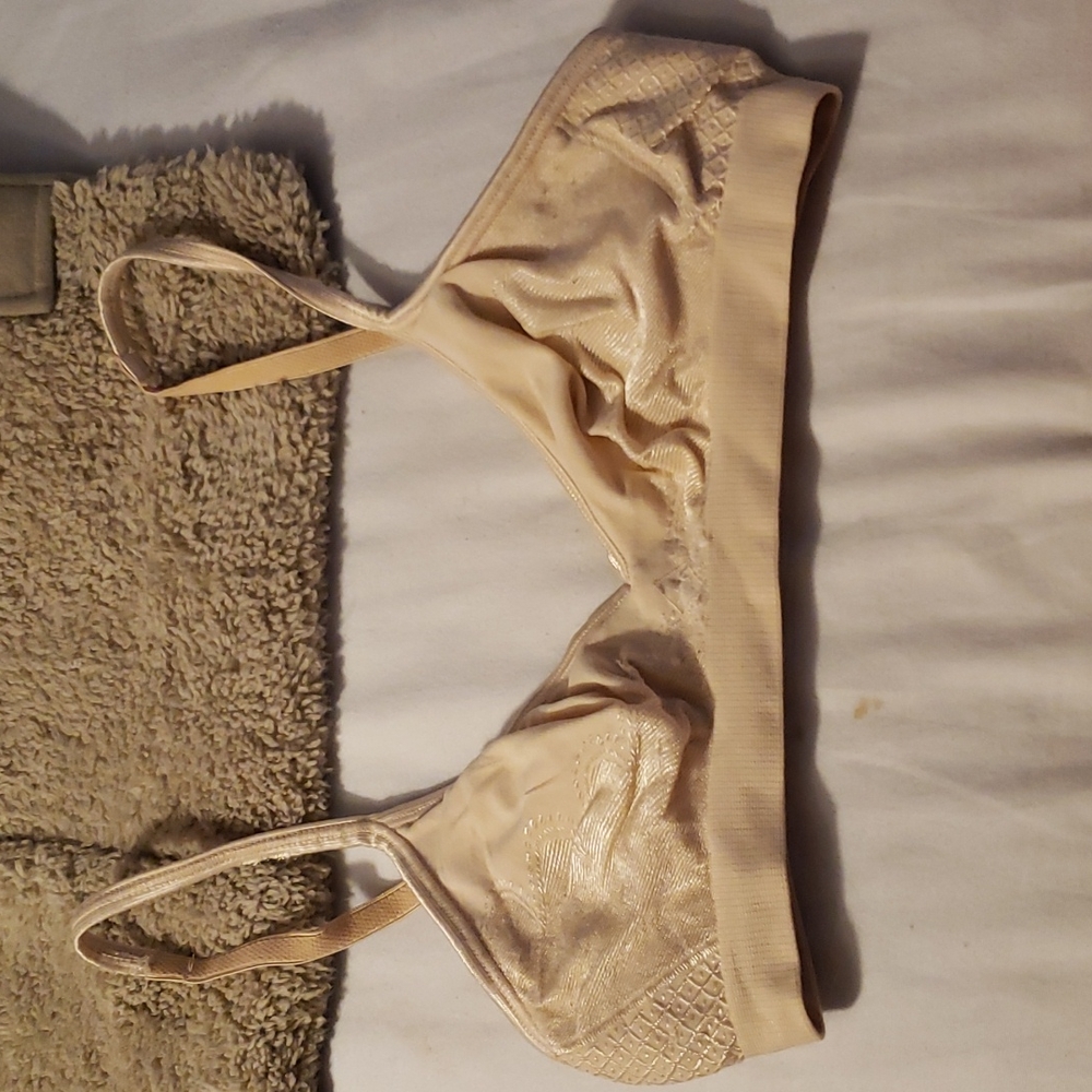 Hanes Ultimate comfy support wire free t-shirt bra cream small
